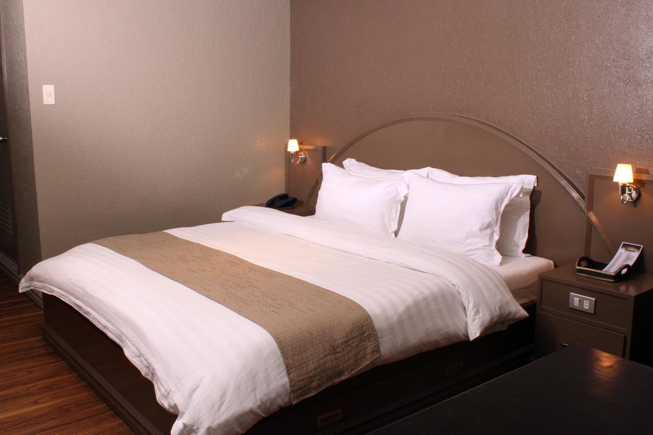 Swagman Hotel Манила Екстериор снимка