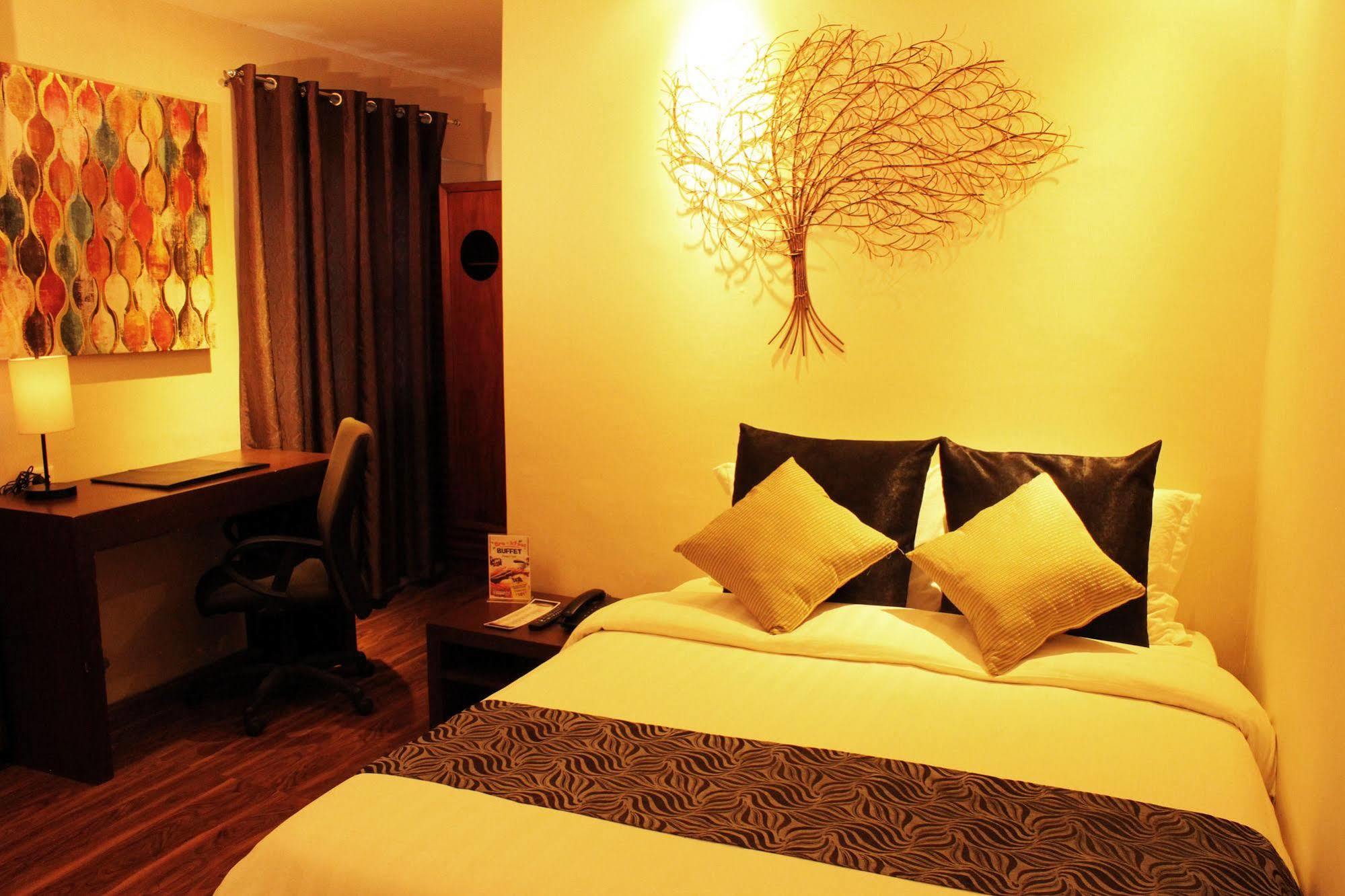 Swagman Hotel Манила Екстериор снимка