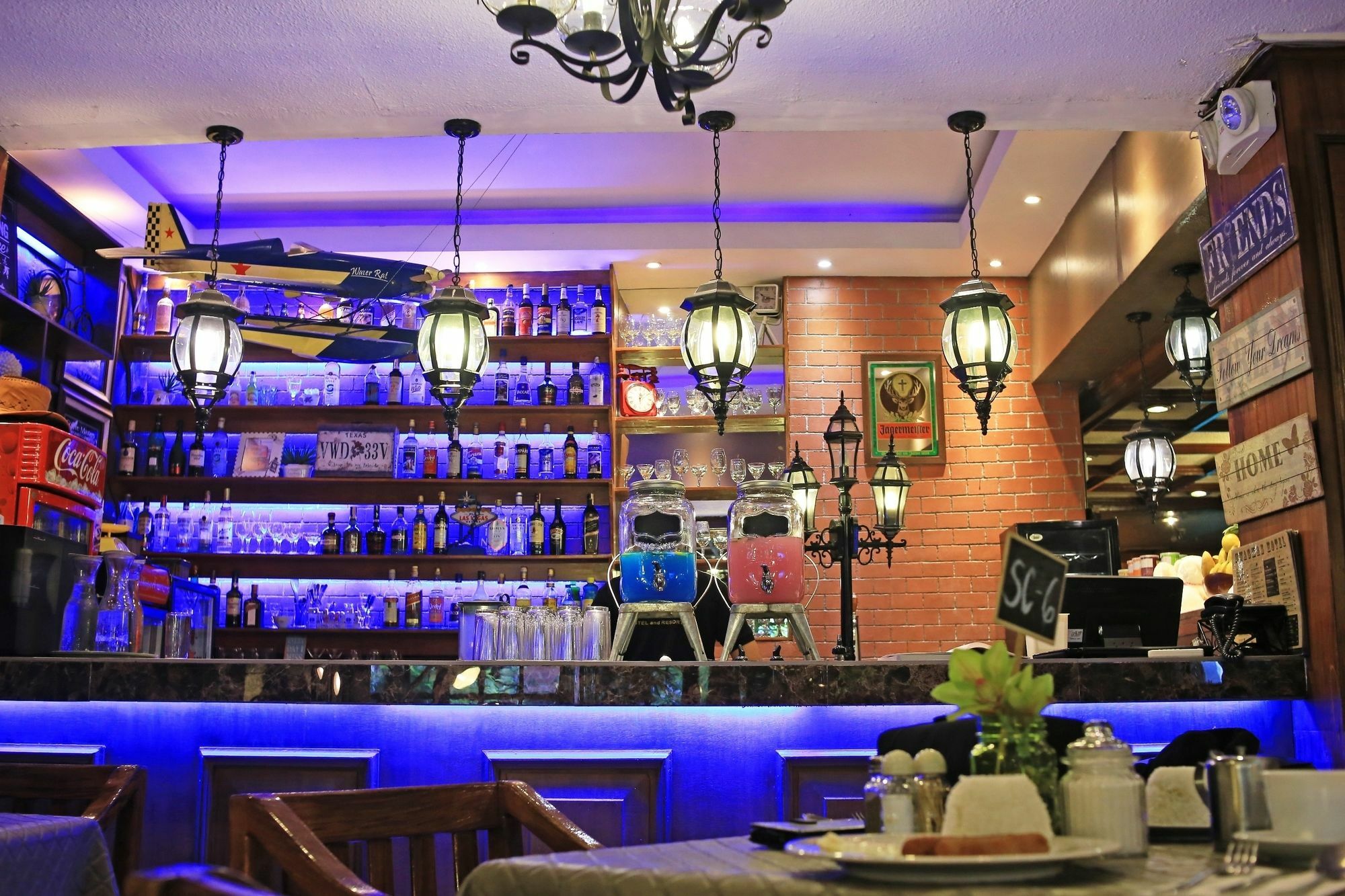 Swagman Hotel Манила Екстериор снимка
